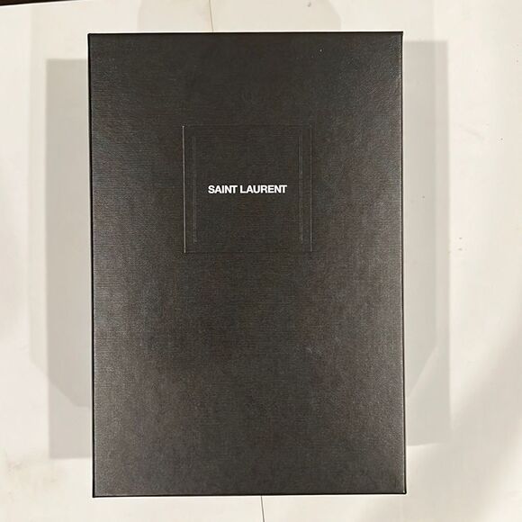 Brand new Saint Laurent

Opyum Pumps In Tpu And Patent Leather With Black Heel - Picture 3 of 5